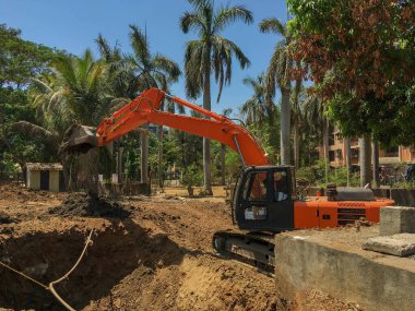 17-Apr-2019-kırmızı tırtıl güdümlü hidrolik kazıcı Lok Gram Kalyan ner mumbai Maharashtra INDIA