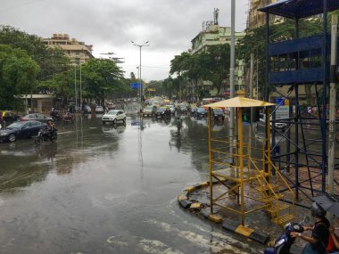 12 Haziran 2019. Mantralaya Junkshun Mumbai yakınlarında ilk yağmur.