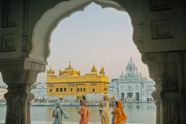 Gouden Tempel Hoofdingang Met Klokkentoren Belangrijkste Heiligste Plaats Voor Sikh — Stockfoto