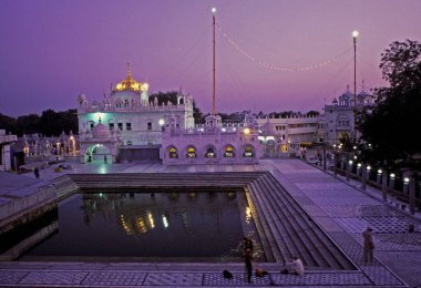 Gurudwara Takhat Sachkhand Sri Hazur Abchal Nagar Sahib Gurudwara Yolu, Yatri Niwa Yolu, Sharda Nagar, Hyder Bagh, Nanded, Maharashtra Hindistan