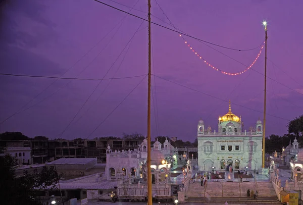 Gurudwara Takhat Sachkhand Sri Hazur Abchal Nagar Sahib Gurudwara Yolu, Yatri Niwa Yolu, Sharda Nagar, Hyder Bagh, Nanded, Maharashtra Hindistan