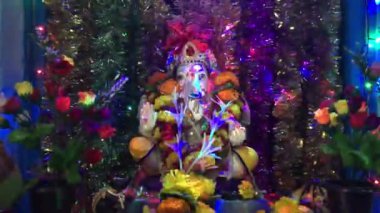 Ev Ganesh Puja dekorasyonu Kon Gaom