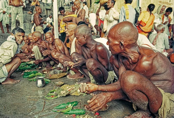 Imagem Homens Orando Aos Antepassados Pinddaan Vishnupad Gaya Bihar Índia — Fotografia de Stock