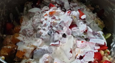 24 Ocak 2021 Lezzetli ve sağlıklı ev yapımı sağlıklı meyve salatası Lokgram Kalyan Maharashtra Hindistan