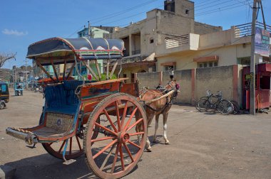 04 Haziran 2008 Taşımacılık; Tonga veya at arabası; Bijapur; Karnataka; Hindistan