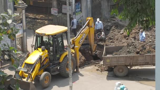 Březen 2021 Traktorový Vozík Skládka Půda Pracovišti Lokgram Kalyan Maharashtra — Stock video