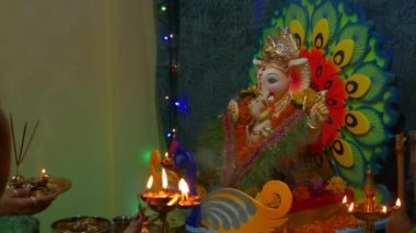 Visarjan 'da yaşamadan önce Mantra Pushpanjali Last Aarti