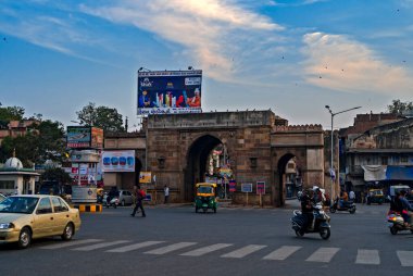 8 Aralık 2017 Delhi Darwaja-Mirzapur Rd, Halim Ni Khadki, Shahpur, Ahmedabad, Gujarat 380004-INDIA