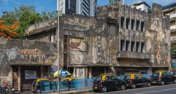 Sanat Tarihi Deko Bombaları Diana Talkies Tardeo ya da Tardeo Yolu MUMBAI MAHARASHTRA INDIA 'nın kalıntıları