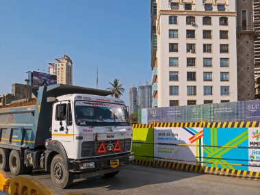 11-Apr-2019-Mumbai Metro Projesi Acharya Tiyatrosu Chowk Worli Naka Mumbai Maharashtra INDIA 'da devam ediyor.