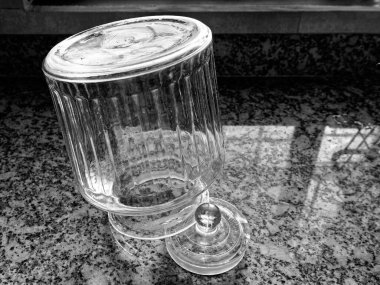 06 Mar 2021 Seçici odak noktası hala eski tip Boş Cam Eczane kavanozu. Lokgram Kalyan Maharashtra Hindistan