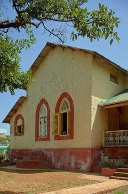 14-05-2009 Bomanji Dinshaw Petit Kütüphanesinin Vintage Side Penceresi, M.S. 1902, Mahabaleshwar, Maharashtra, Hindistan