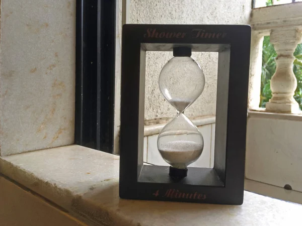 2021年7月13日窓ガラス上の4分間砂時計 Mumbai Maharashtra India — ストック写真