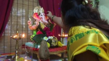 Sep 11 2021 Ev Lokosu Vatika Kalyan Maharashtra Hindistan 'da Ganesh Puja' ya hazırlanıyor