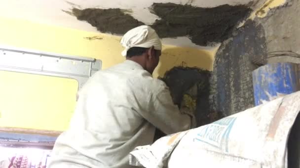 Jul 2021 Worker Applying Micro Polymer Plaster Ceiling Twenty Five — Stock Video