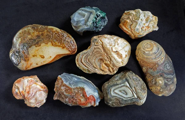 08 27 2021 Hindistan 'dan gelen Heulandite Mineral Koleksiyonu saf siyah arkaplan Kalyan Maharashtra Hindistan' da izole edilmiştir.