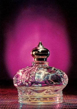 Klasik parfüm stüdyosu Lokgram Kalyan Maharashtra Hindistan 'ı çekti.