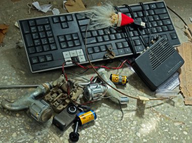 09 23 2021 Elektronik Atık Klavye Garbagee Lokgram Kalyan Maharashtra Hindistan 'da kullanılmayan eski ev eşyaları