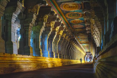 Ramanathaswamy Tapınağı 'nın 08: 23 2009 Koridoru Hindistan' ın en uzun tapınak koridoru olarak bilinir.