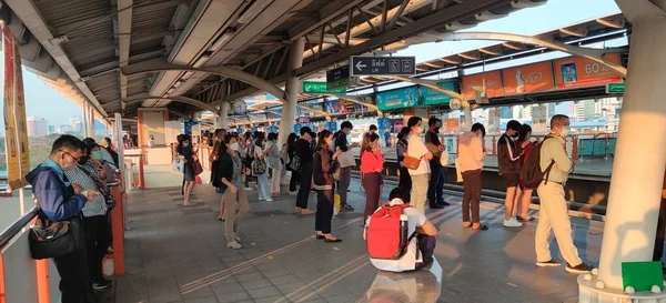 Bangkok Thailand Mars 2021 Passagerare Ett Bts Tåg Bär Ansiktsmasker — Stockfoto