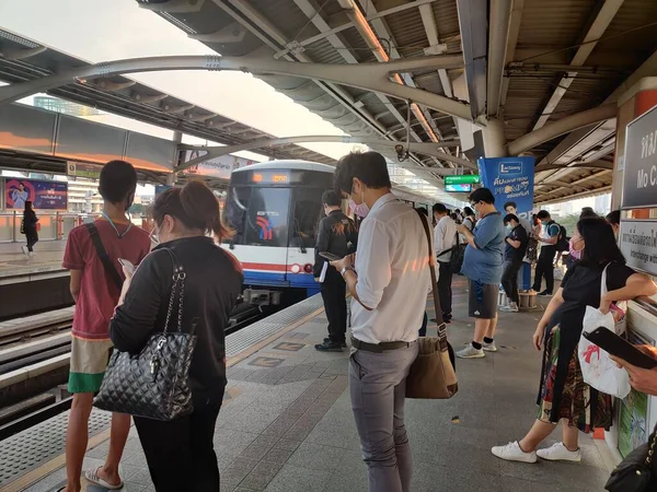 Bangkok Thailandia Febbraio 2021 Passeggero Treno Bts Indossa Maschere Facciali — Foto Stock