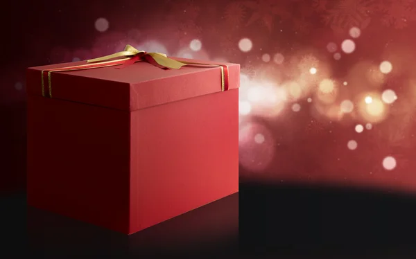 Bir kırmızı ve siyah Noel arka plan üzerinde hediye kutusu.