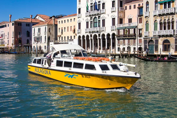 Venice, İtalya - 28 Mart 2015: Veni Grand Canal, görünüm