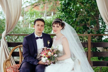 Düğün copule. Güzel gelin ve damat. Sadece evlenmiş. Yakın u