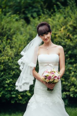güzel gelin düğün buket gre izole ile portresi