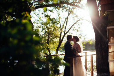 Düğün copule. Güzel gelin ve damat. Sadece evlenmiş. Yakın u