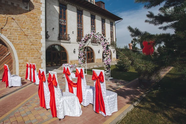 Svatební obřad v krásné zahradě — Stock fotografie