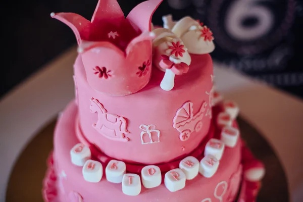 Tort urodzinowy rok z diadem, Korona dla dziewczyny — Zdjęcie stockowe