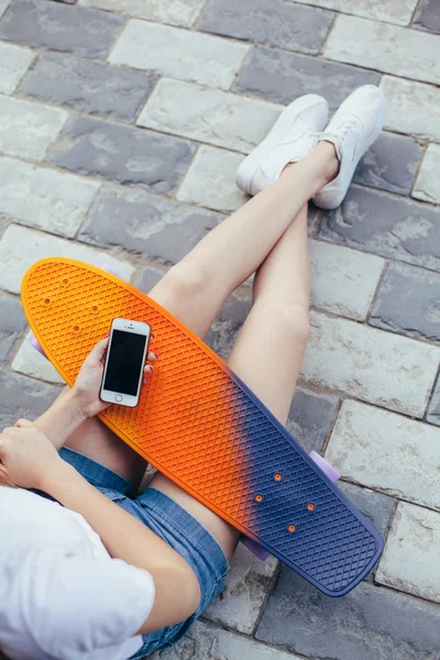 Estilo de vida al aire libre primer plano de señora deportiva en traje casual y s — Foto de Stock