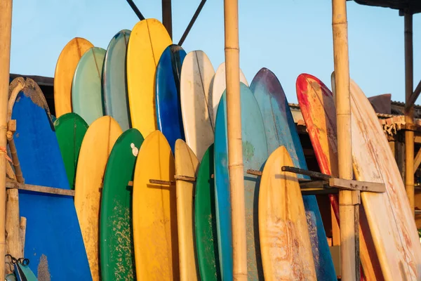 Σύνολο Από Διαφορετικές Σανίδες Surf Χρώμα Μια Στοίβα Από Τον — Φωτογραφία Αρχείου