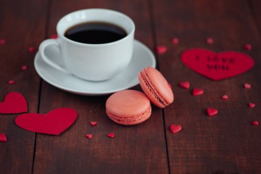 Sevgililer macaroons kahve ahşap tablo ile. Seni seviyorum. Sevgililer kavramı