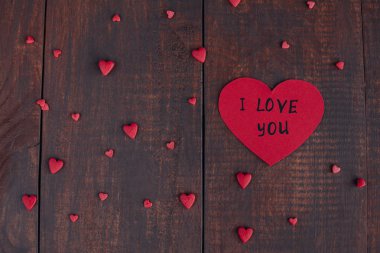 Ahşap masa iletide seviyorum. Sevgililer kavramı