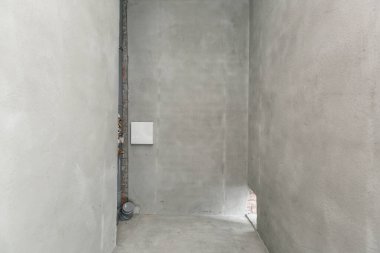 Dairenin içi gri renklerle süslenmemiş.