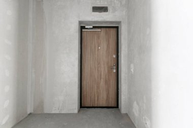 Dairenin içi gri renklerle süslenmemiş.