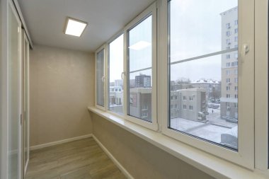 Apartmanın balkonundan manzara