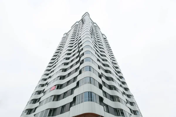 Fachada Edifício Vários Andares Baixo Para Cima — Fotografia de Stock