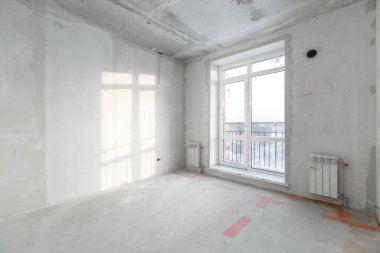 Dairenin içi gri renklerle süslenmemiş.