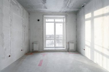 Dairenin içi gri renklerle süslenmemiş.