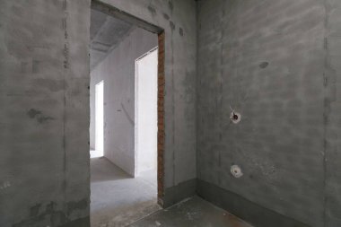 Dairenin içi gri renklerle süslenmemiş.