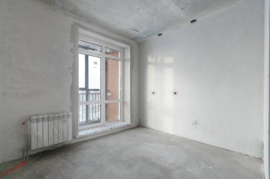 Dairenin içi gri renklerle süslenmemiş.