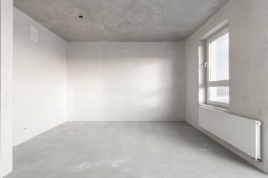 Dairenin içi gri renklerle süslenmemiş.