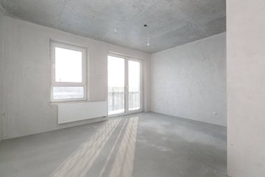 Dairenin içi gri renklerle süslenmemiş.