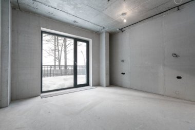 Dairenin içi gri renklerle süslenmemiş. kabaca bitir