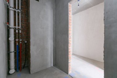 Dairenin içi gri renklerle süslenmemiş. kabaca bitir