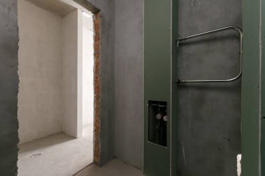 Dairenin içi gri renklerle süslenmemiş. kabaca bitir