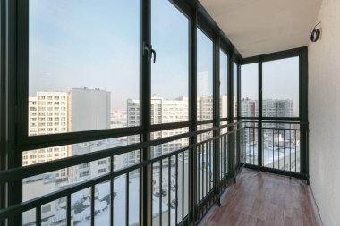 Apartmanın balkonundan manzara